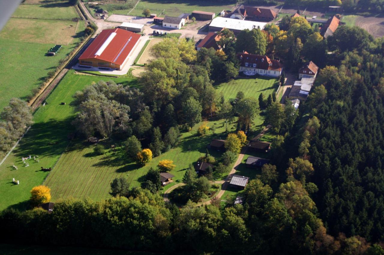 Heidegut Eschede Reitsportanlage Und Feriendorf Esterno foto